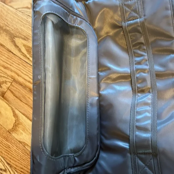 EUC Lug Puddle Jumper Tote Travel Bag Grey Taupe Barely Used & Clean! - Picture 4 of 9